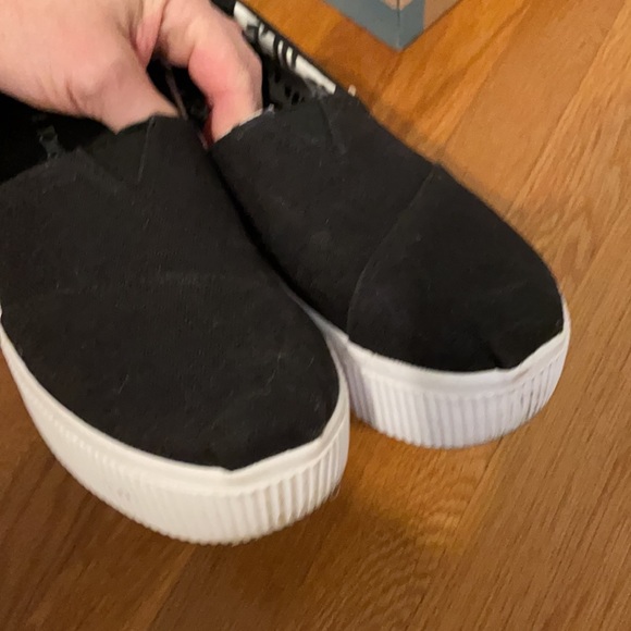 TOMS BLACK CANVAS PLATFORM SHOES - Picture 5 of 6